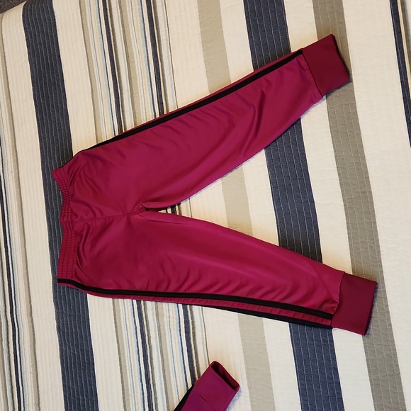 Adidas track suit, hardly worn. Girls size 6. - Picture 7 of 7